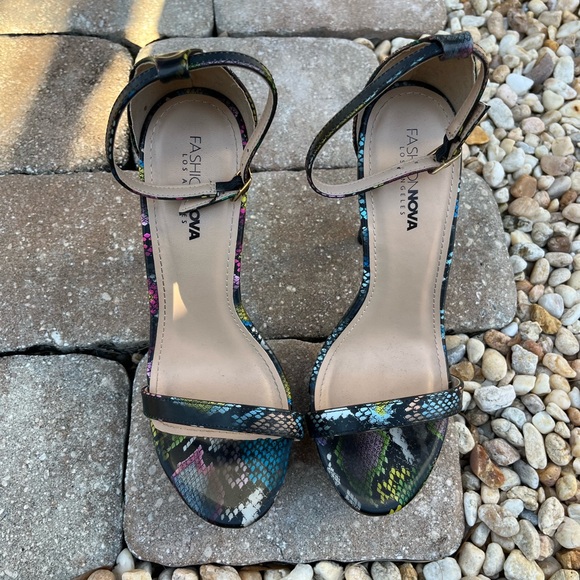 Fashion Nova multicolor Snakeskin heels size 10 - Picture 2 of 9